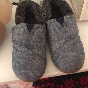Toms slip on